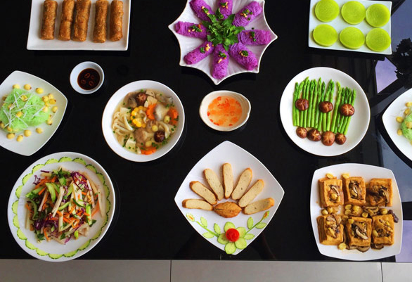 Mâm cỗ chay ngon miệng, đẹp mắt cho ngày Rằm tháng 7.