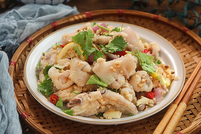 Nộm chân gà giòn ngon chua ngọt, ăn là mê