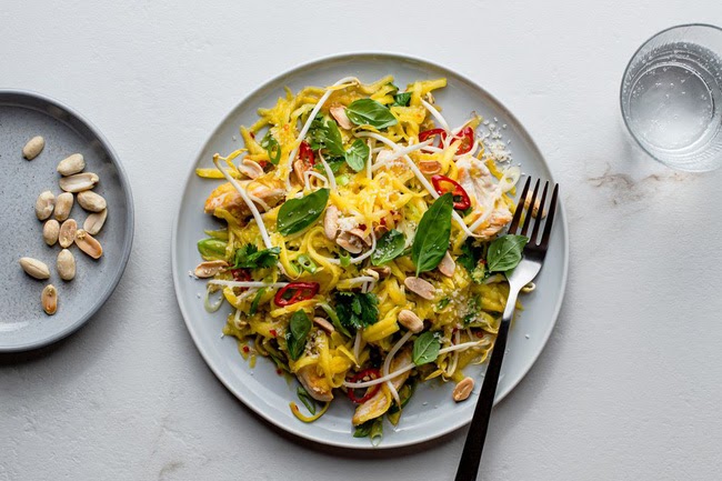 Ở nhà giãn cách - không sợ tăng cân với Salad xoài kiểu Thái