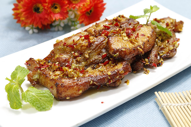 Vét sạch nồi cơm với món sườn cốt lết chiên sả ớt thơm ngon đậm vị