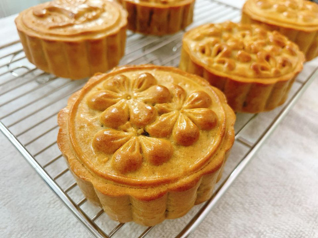 Chị em thi nhau làm bánh nướng bằng nồi chiên không dầu