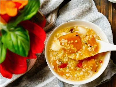 Cháo Ngũ Cốc Bí Đỏ Củ Mài – Bổ Tỳ, Dưỡng Khí Huyết Cho Phụ Nữ Trung Niên